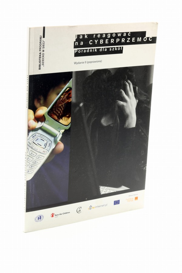 Jak reagować na cyberprzemoc? Poradnik dla szkół