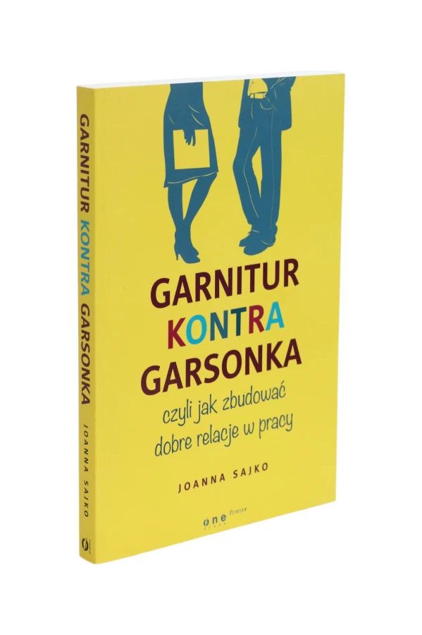 Garnitur kontra garsonka Sajko